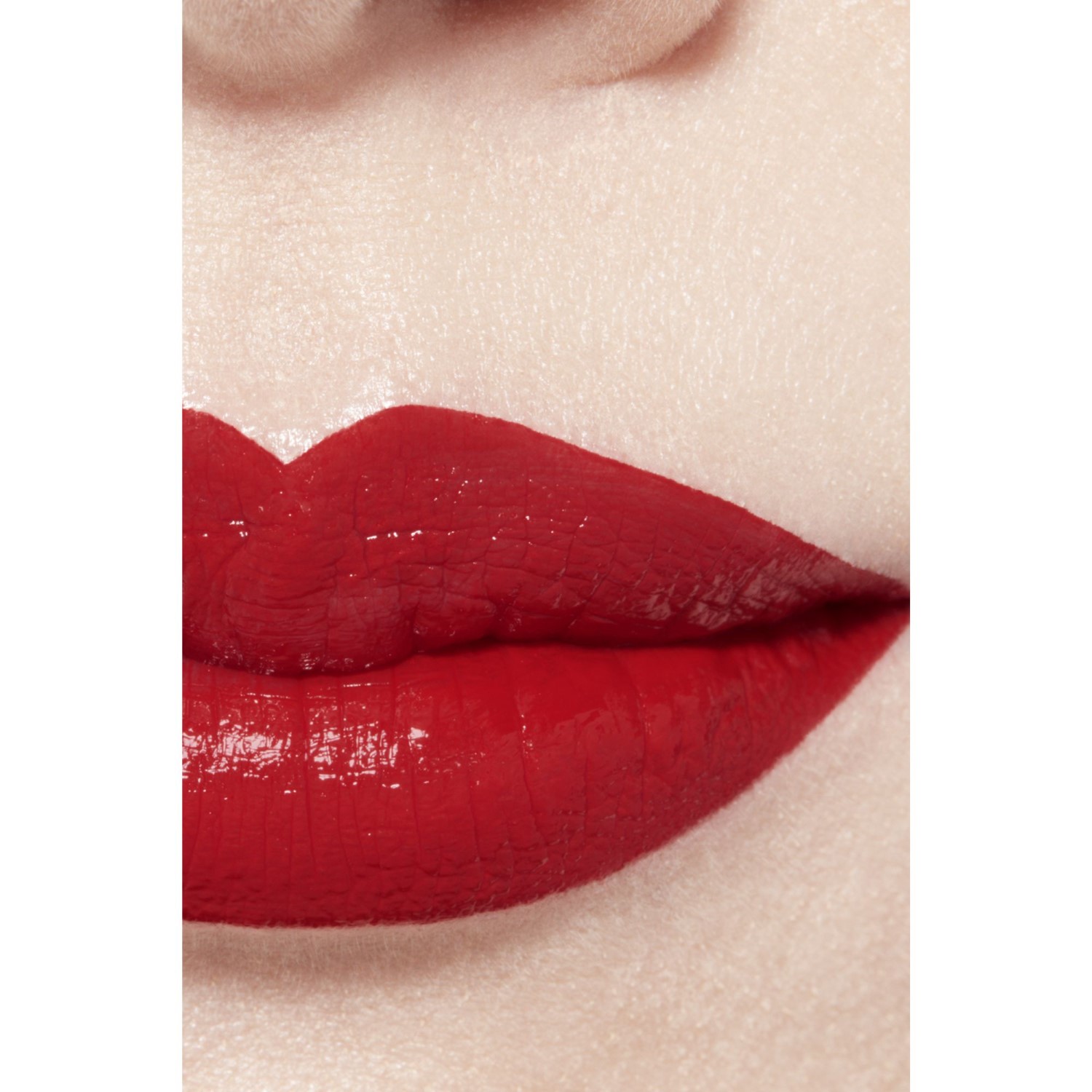 LA BARRA DE LABIOS LÍQUIDA BRILLANTE DE LARGA DURACIÓN